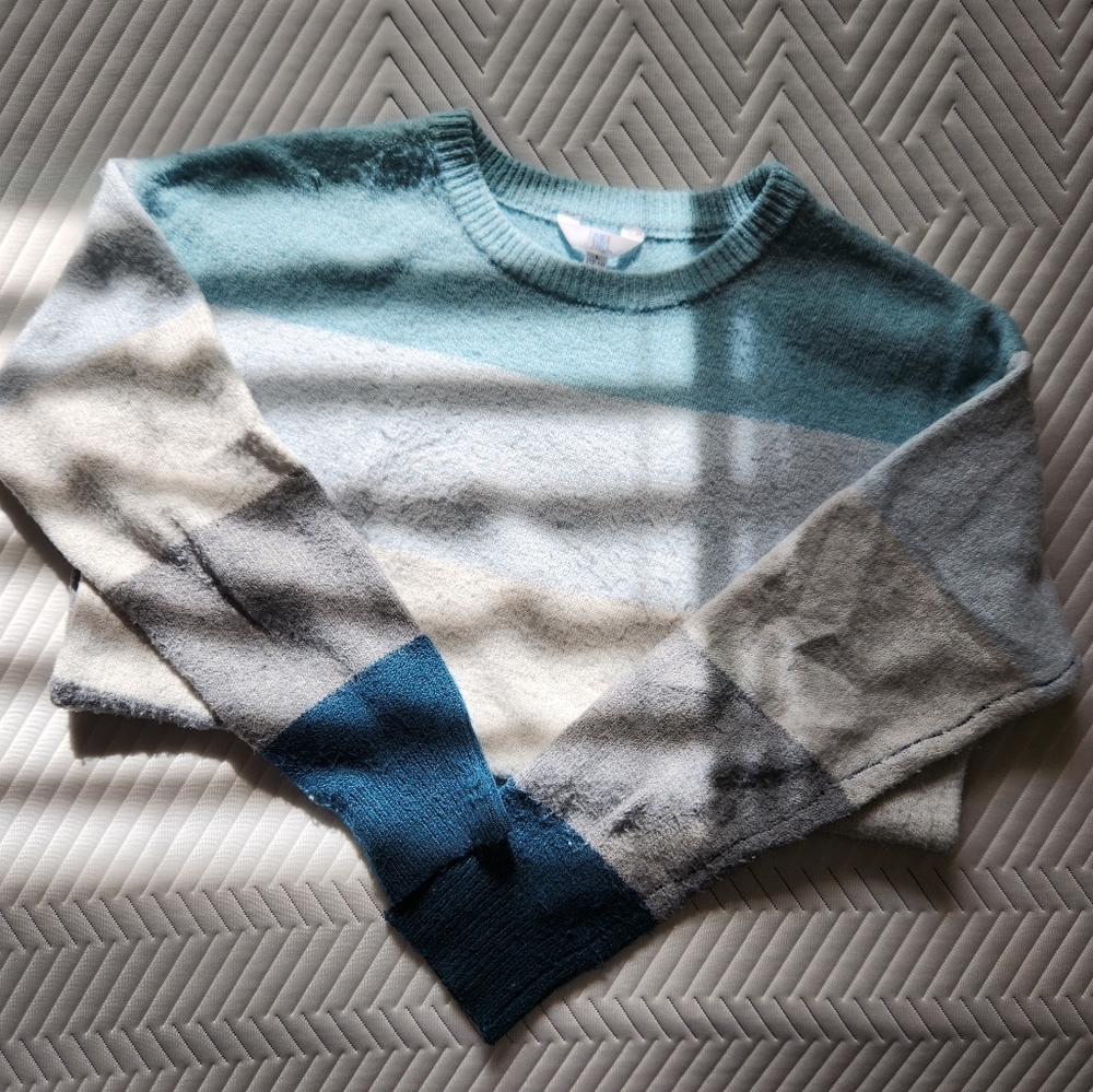 Blue Colorblock Sweater - Picture 4 of 5